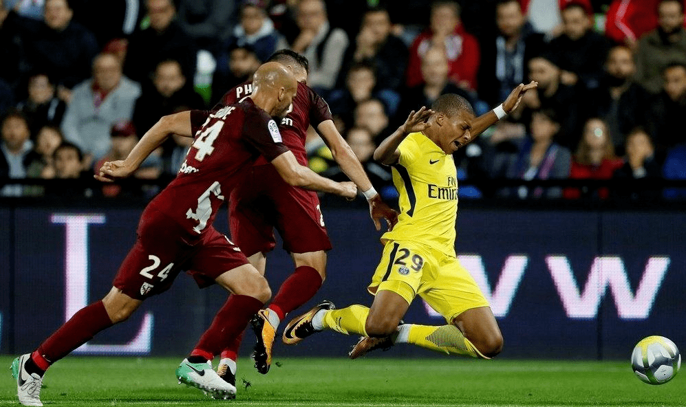 包含法甲清晨再迎强敌，新奥尔良鹈鹕防线松动，主帅态度：球迷炸锅，医务组通报恢复的词条