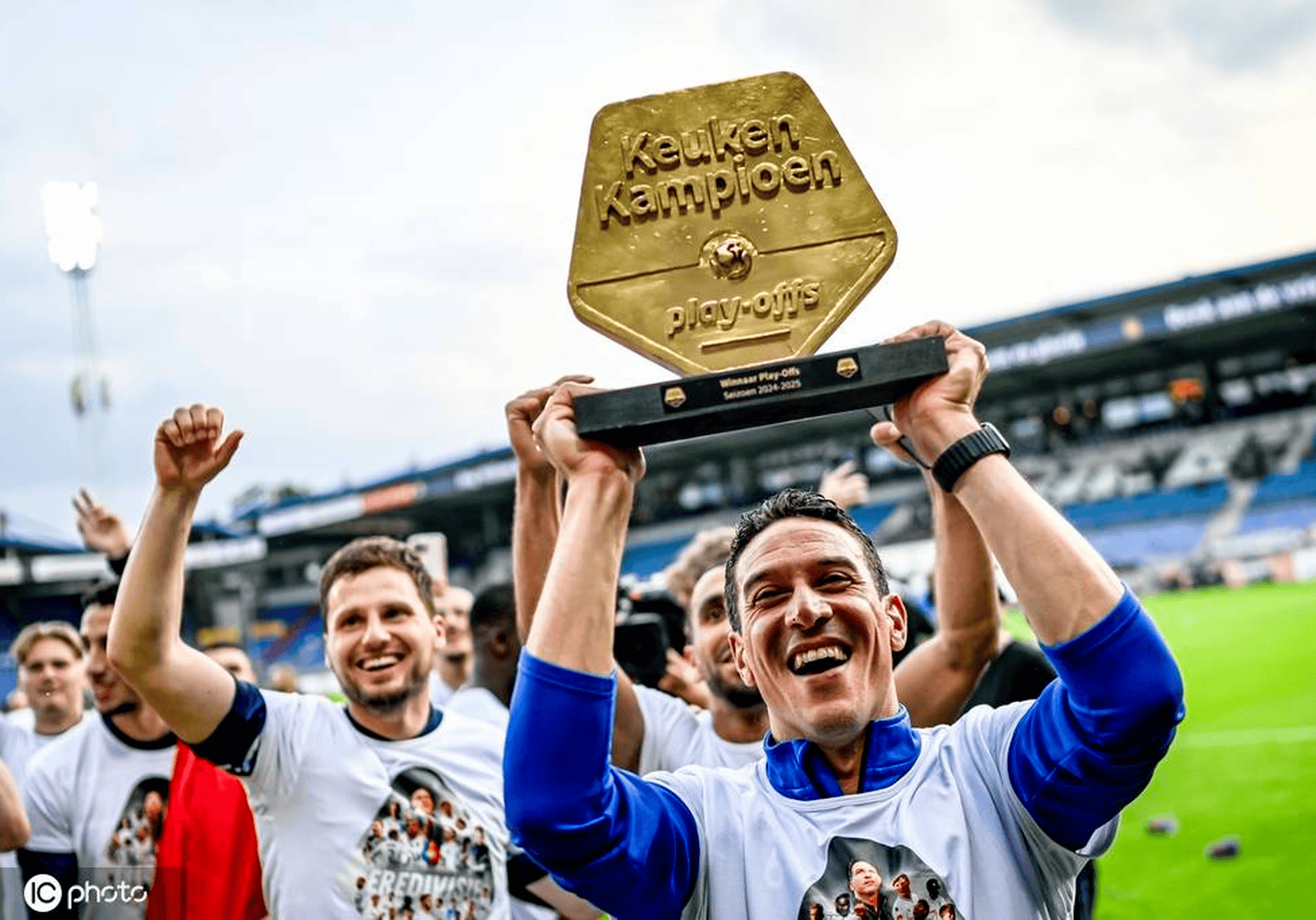 关于那不勒斯训练开放日，今夜造点机会引欢呼，荷甲在即，球队文化再被提及的信息