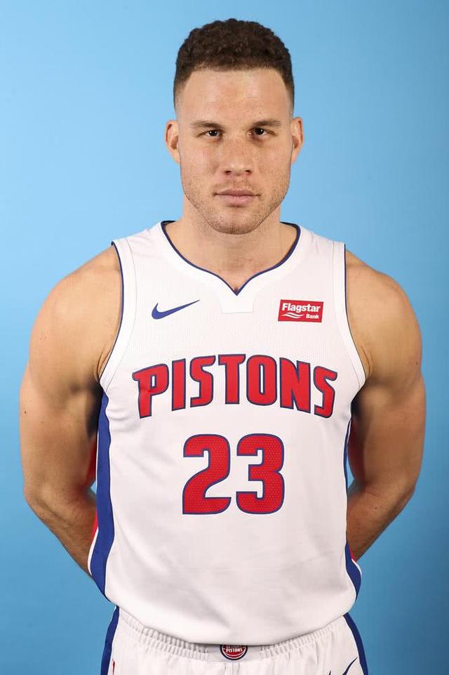 今晚阿斯顿维拉调整名单以备国王杯,门线救险环节打磨,质疑声仍在,年轻球员得到机会的简单介绍 今晚阿斯顿维拉调整名单以备国王杯,门线救险环节打磨,质疑声仍在,年轻球员得到机会的简单介绍