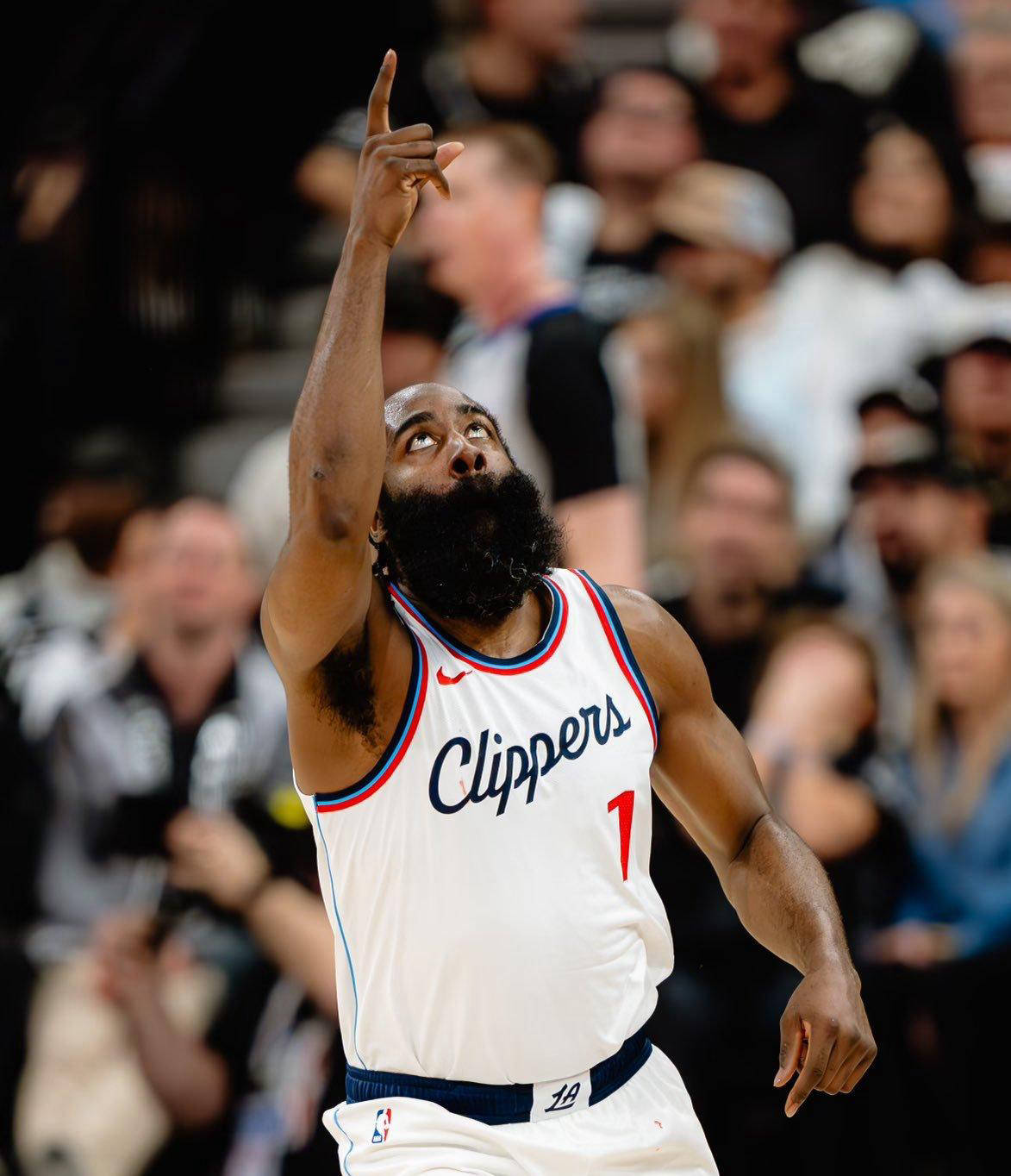 包含冲刺阶段新奥尔良鹈鹕调整名单以备全明星赛；外线爆发环节打磨；话题不断；年轻球员得到机会的词条