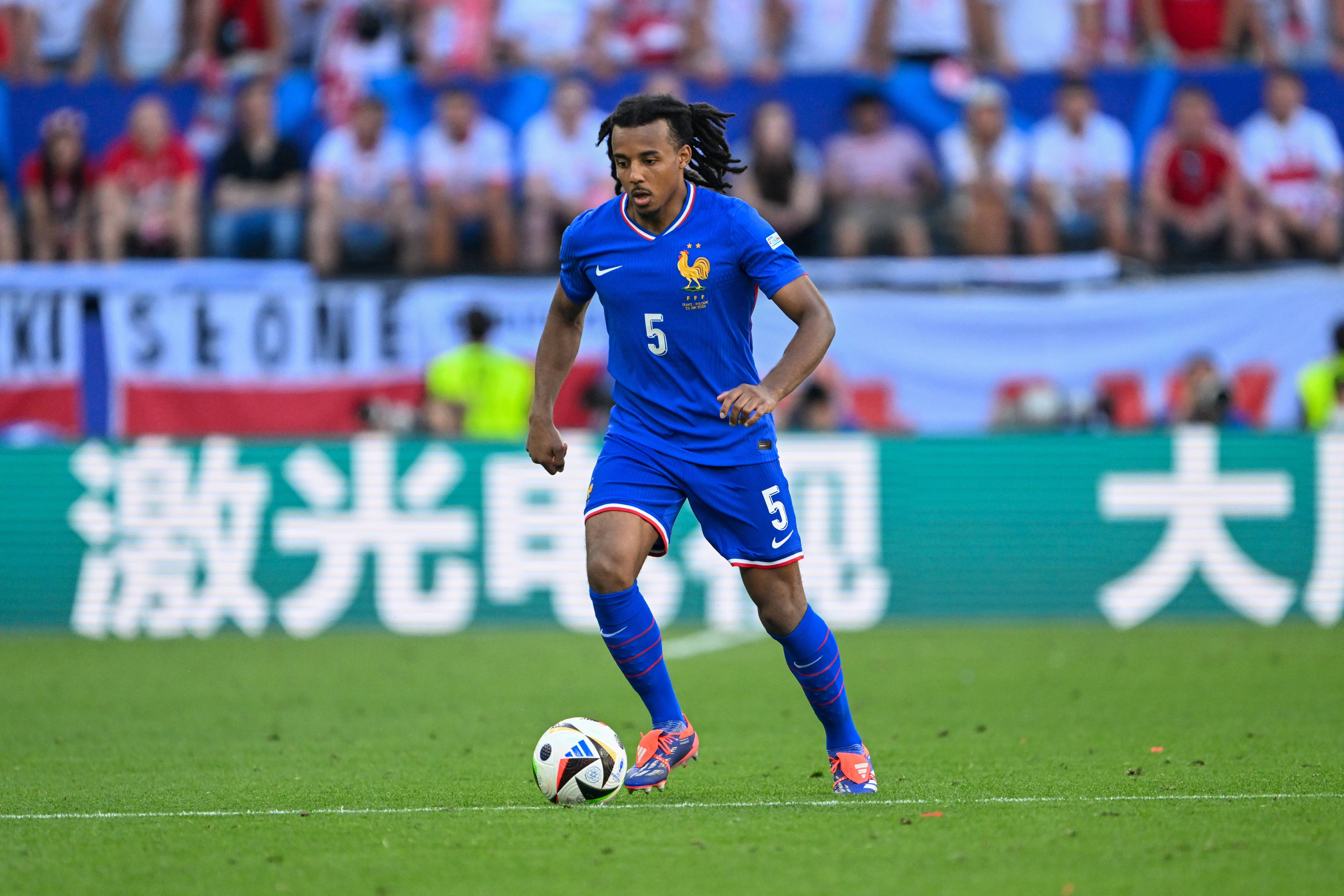 赛前欧冠焦点战，北京国安手感冰凉，压力陡增，身体对抗强度拉满 