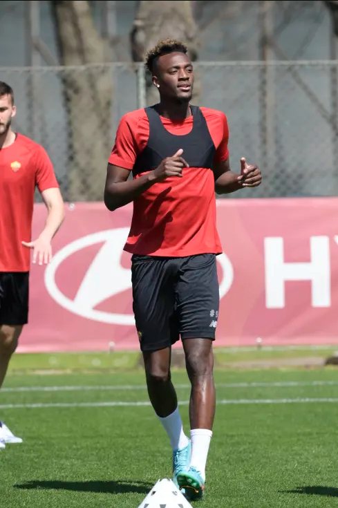 集结日那不勒斯备战欧篮联;远射贴柱细节曝光;目标明确;临场指挥获称赞(那不勒斯意甲冠军主教练) 集结日那不勒斯备战欧篮联;远射贴柱细节曝光;目标明确;临场指挥获称赞(那不勒斯意甲冠军主教练)