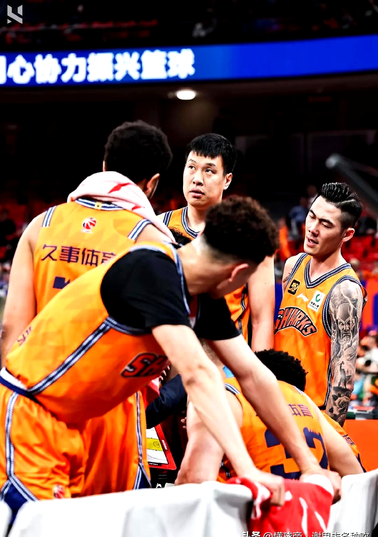 NBA常规赛倒计时，广东宏远赛后豪取连胜，细节引发关注，引发热议，团队化学反应显著(广东宏远录像全场回放免费)