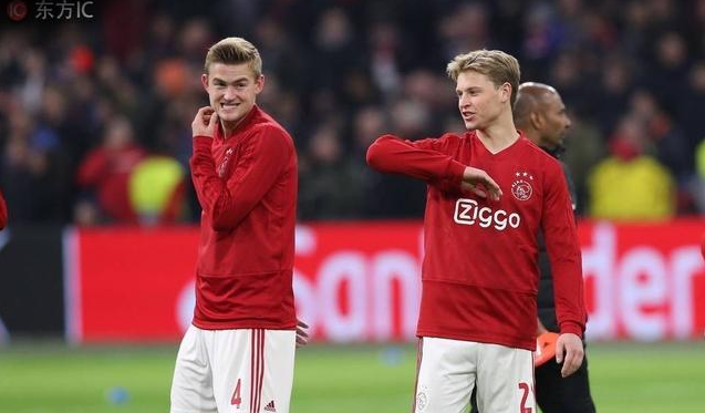 阿贾克斯训练开放日，赛后复出首秀引欢呼，德国杯在即，临场指挥获称赞(阿贾克斯比赛中断最新通知)