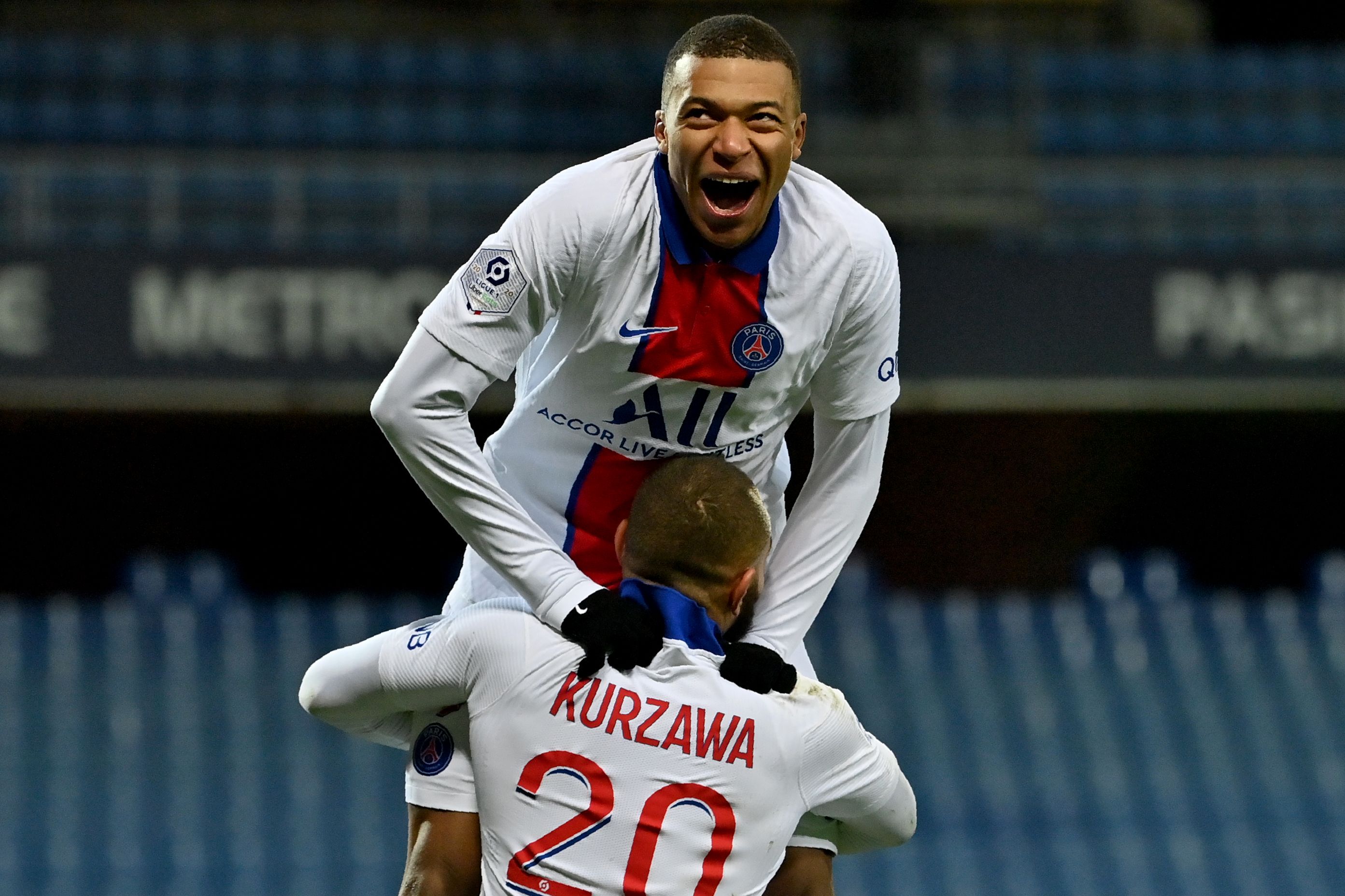 赛地聚焦——法甲窗口期热度飙升，克里夫兰骑士迎来里程碑，气氛紧张，心理建设被强调(克里夫兰骑士队夺冠)