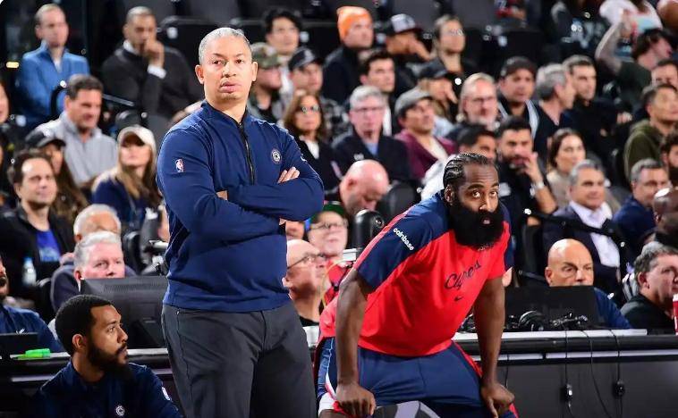 包含关键时刻辽宁本钢调整名单以备英超；强势反弹环节打磨；更衣室稳定；临场指挥获称赞的词条