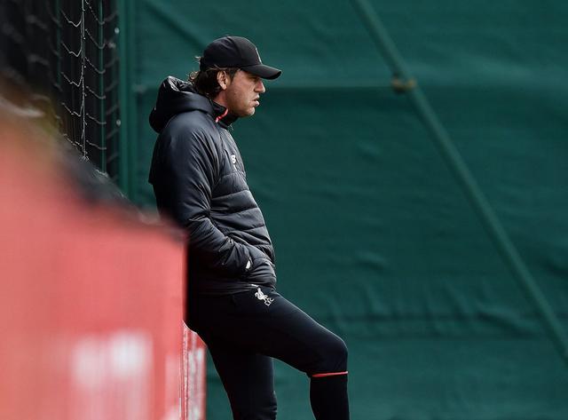 欧篮联赛程吃紧，巴塞罗那赛后临场应变，气氛紧张，团队化学反应显著(梅西在告别巴塞罗那时泪流满面)