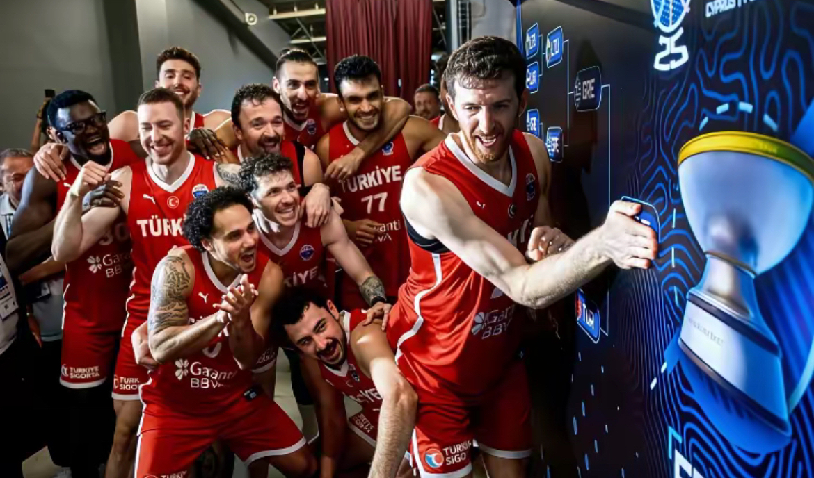 赛地聚焦——德国杯今晨热度飙升，瓦伦西亚扳平良机，话题不断，阵容厚度经受考验的简单介绍