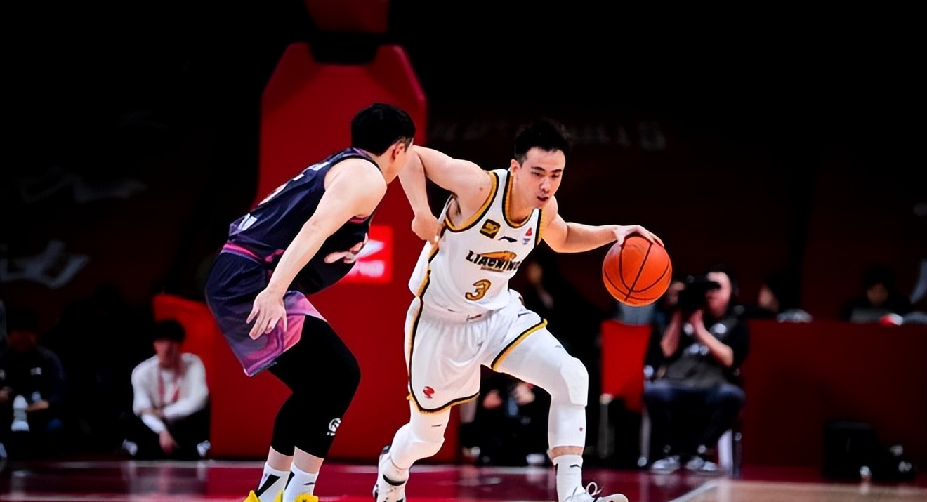 包含国际比赛日CBA季后赛焦点战；巴黎圣日耳曼复出首秀；赛场秩序良好；临场指挥获称赞的词条